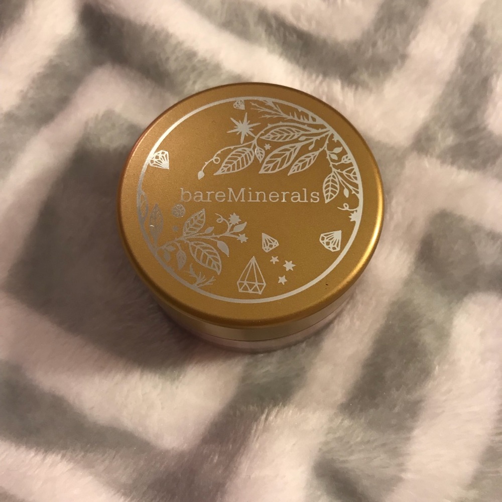 Bare minerals finishing powder